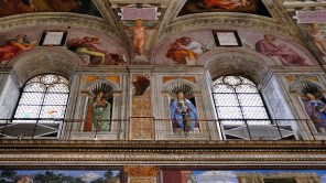 교황 성 스테파노 1세와 교황 성 고르넬리오_photo by Slices of Light_in the Sistine Chapel of Vatican Museum in Vatican City.jpg